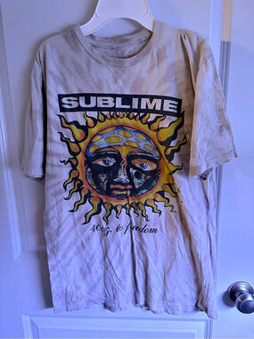 Sublime Graphic Short Sleeve Tee in Gray